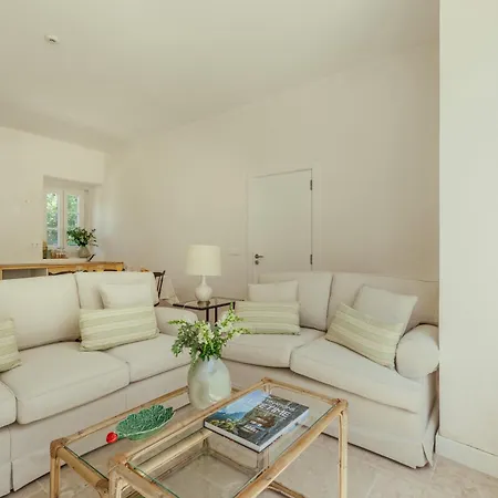 Unique Apartment *